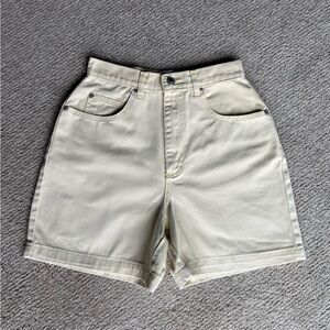 Pastel yellow Gloria Vanderbilt Chinos shorts